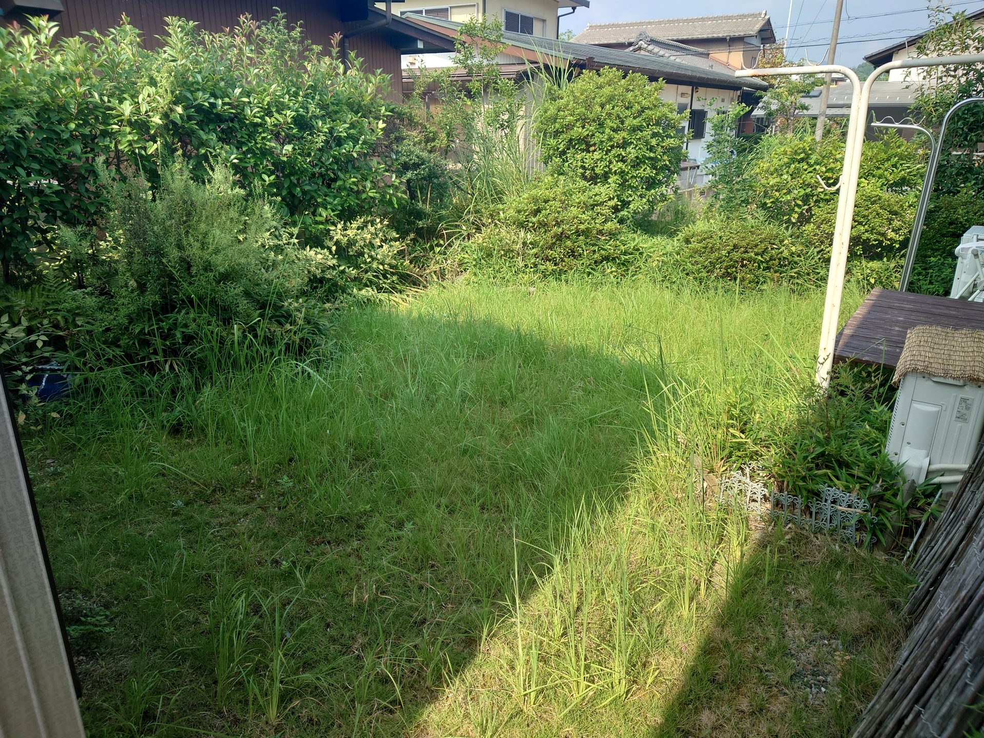 岐阜市にてお庭の草取り、剪定作業